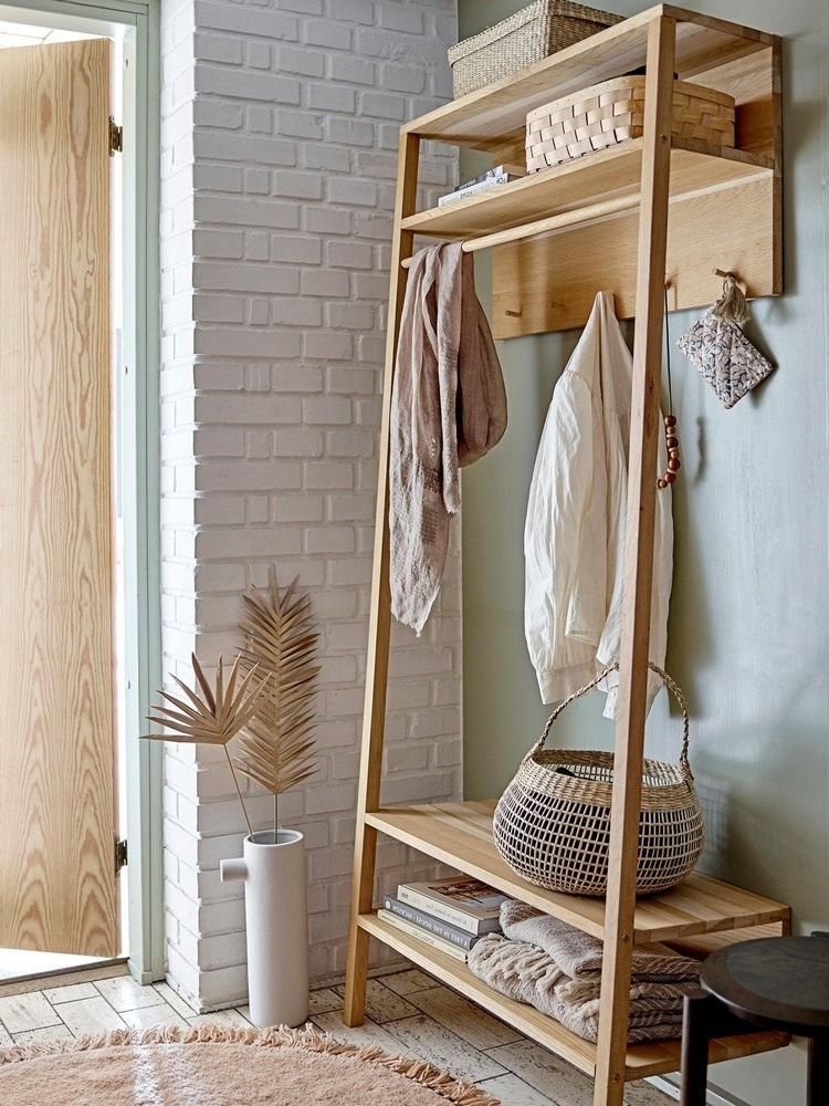 small entryway ideas - Scandinavian