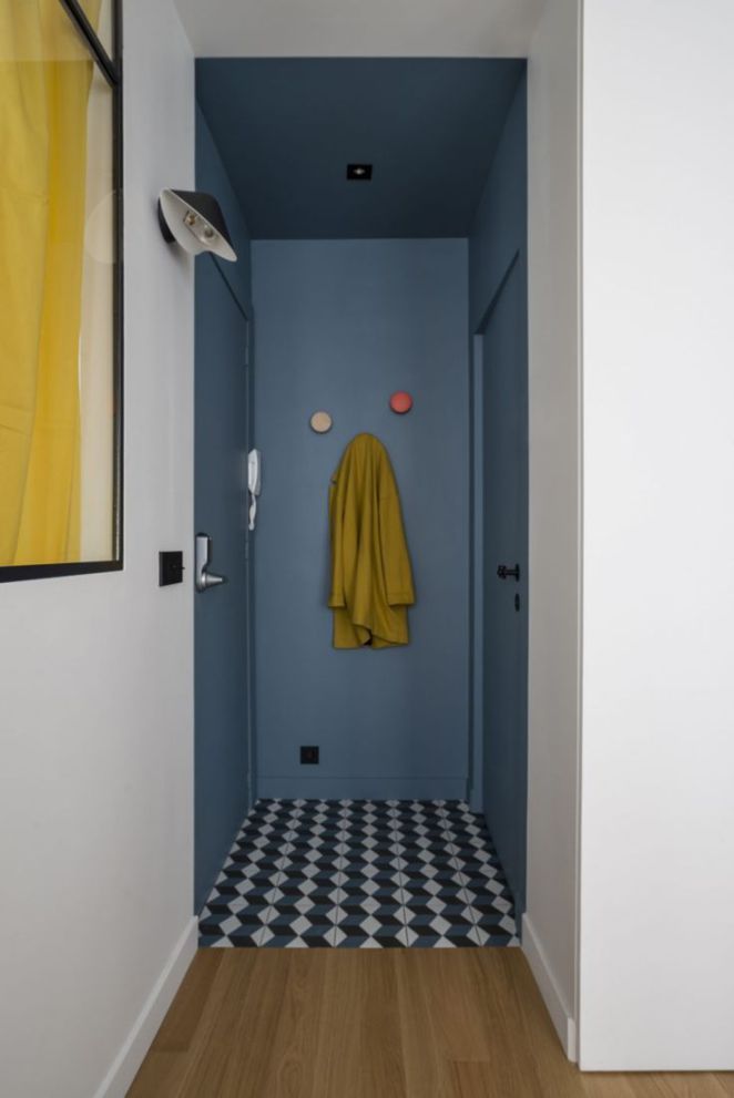 small entryway ideas - bold entrance