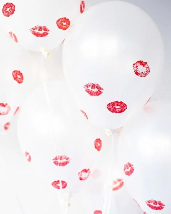 kiss ballon Valentines Day Table Decorations