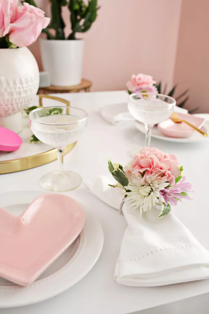 napkin rings Valentines Day Table Decorations